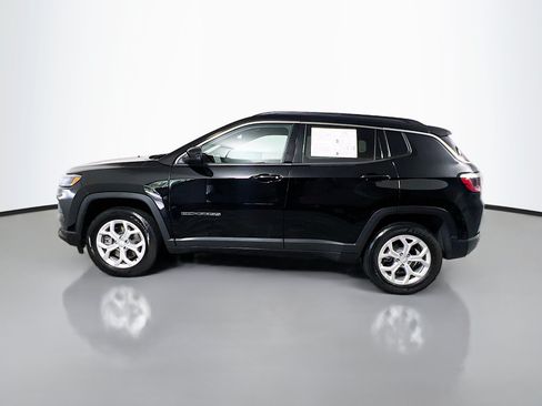 Used 2024 Jeep Compass Latitude AWD/4WD image 9