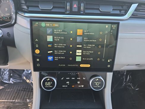 Certified 2025 Jaguar F-PACE R-Dynamic S AWD/4WD image 20