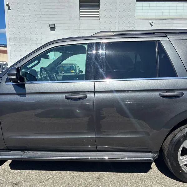 Used 2020 Ford Expedition XLT w/ Equipment Group 202A AWD/4WD image 3