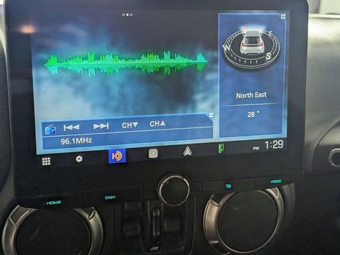 Used 2018 Jeep Wrangler Unlimited Sahara image 17