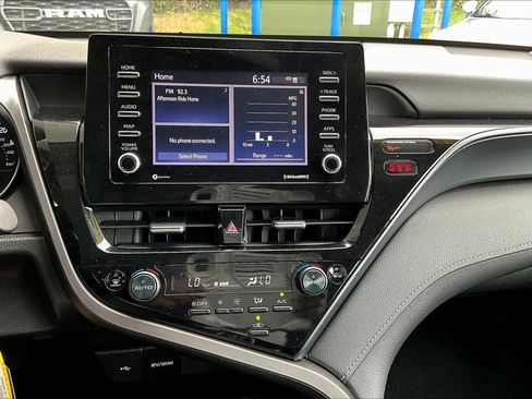 Used 2022 Toyota Camry SE FWD image 9