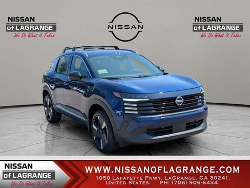 New 2026 Nissan Kicks SR image 2