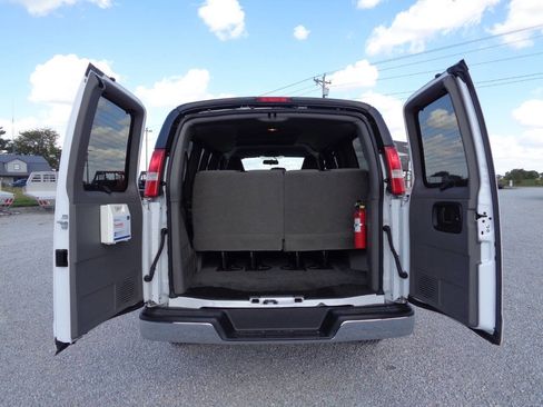 Used 2018 Chevrolet Express 3500 LS RWD image 13