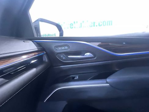 Used 2023 Cadillac Escalade Premium Luxury image 35