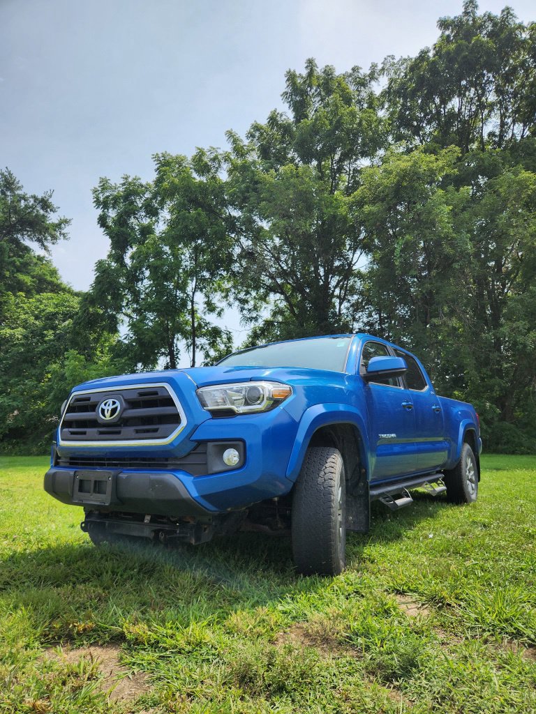 Used 2016 Toyota Tacoma SR5 w/ SR5 Appearance Package (SN) AWD/4WD image 4