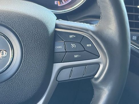 Used 2018 Jeep Grand Cherokee Altitude AWD/4WD image 31