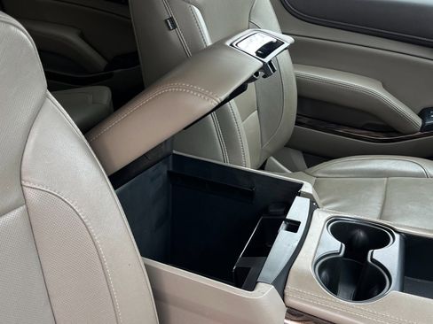 Used 2018 GMC Yukon SLT image 32