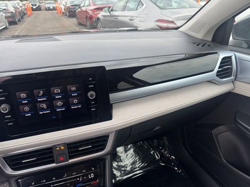 Used 2025 Volkswagen Taos SE image 35