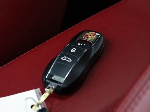 Used 2019 Porsche 911 Carrera 4S image 38