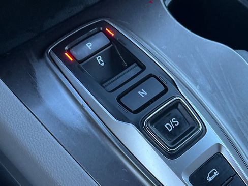 Used 2021 Honda Pilot EX image 16