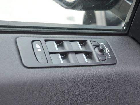 Used 2016 Land Rover Discovery Sport HSE image 28