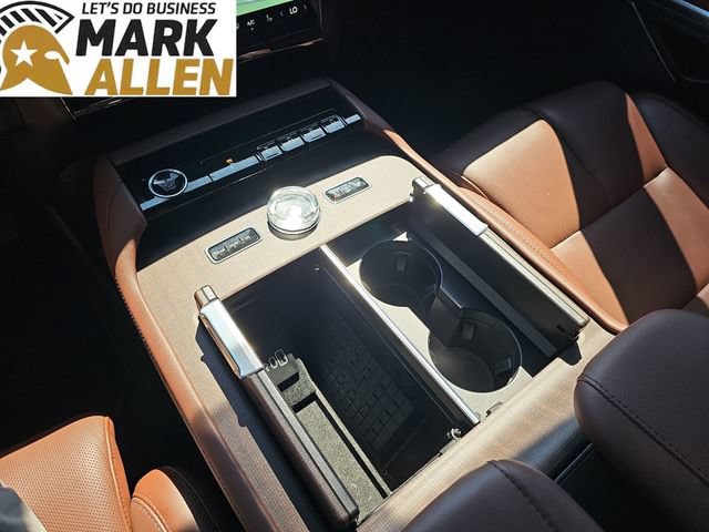 Used 2025 Lincoln Navigator Reserve AWD/4WD image 18