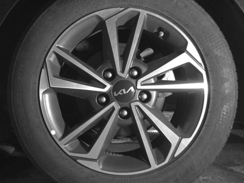Used 2024 Kia Forte LXS w/ LXS Technology Package FWD image 21