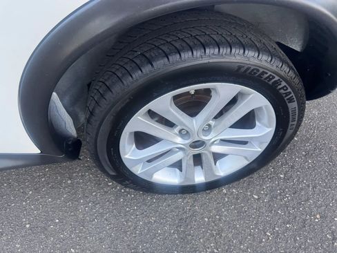 Used 2013 Nissan Juke SV FWD image 11