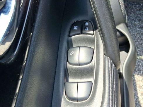Used 2019 Nissan Rogue Sport SV AWD/4WD image 25