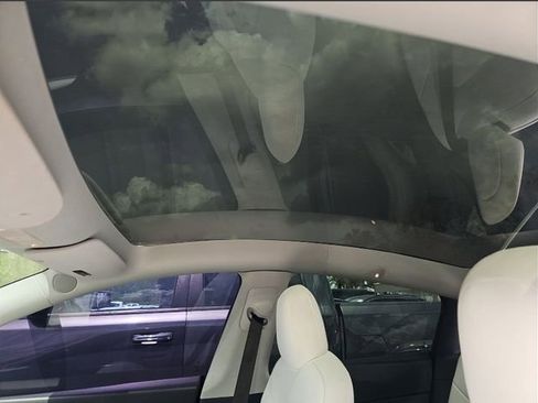 Used 2022 Tesla Model Y Long Range image 8