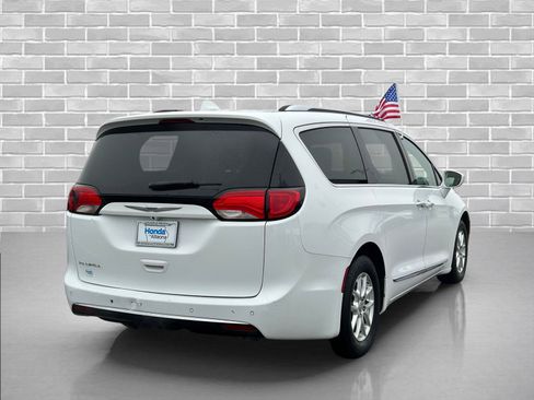 Used 2020 Chrysler Pacifica Touring-L image 5