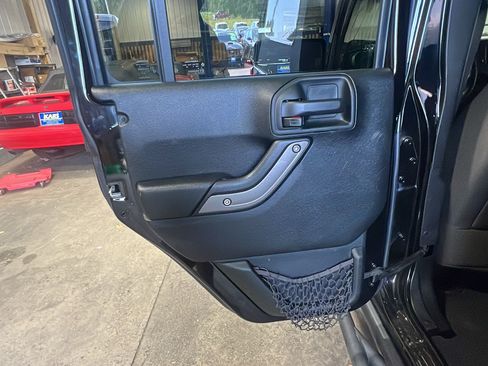 Used 2017 Jeep Wrangler Unlimited Sport AWD/4WD image 15
