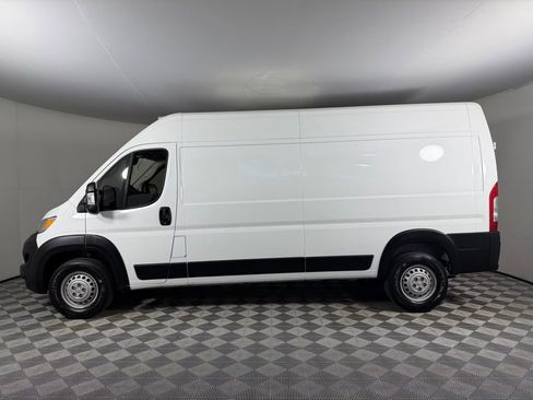 Used 2025 RAM ProMaster 2500 w/ Convenience Group FWD image 9
