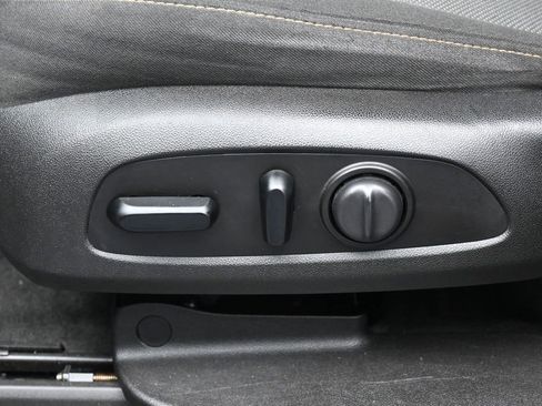Used 2019 Chevrolet Traverse LT FWD image 12