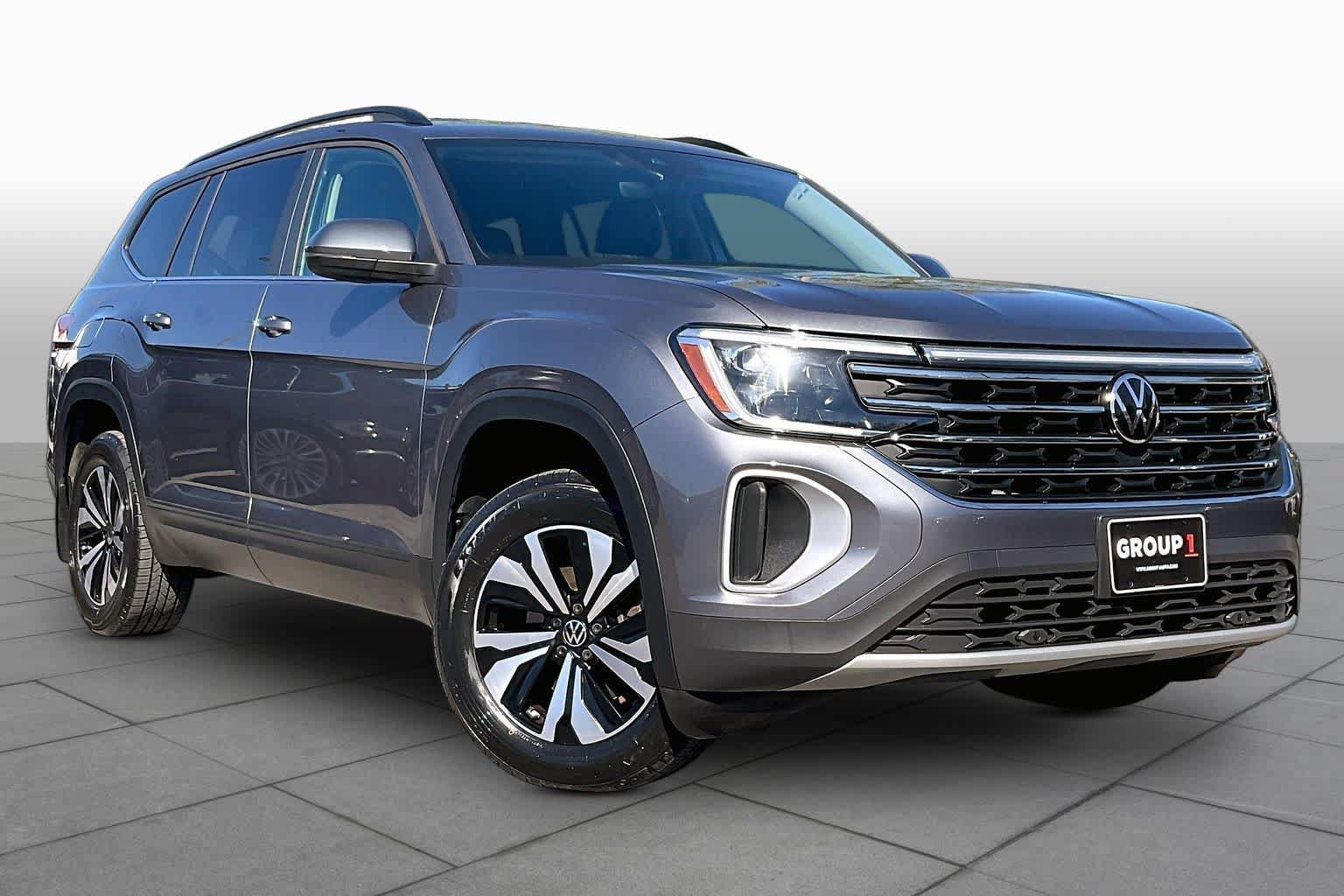 Used 2024 Volkswagen Atlas SE FWD image 2