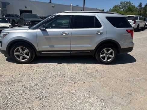 Used 2018 Ford Explorer XLT w/ Equipment Group 201A FWD image 16