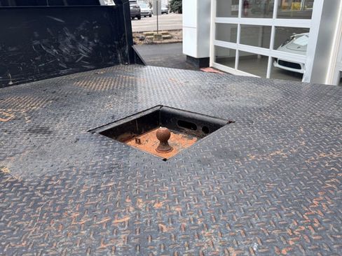 Used 2024 Chevrolet Silverado 2500 LT w/ Convenience Package image 4