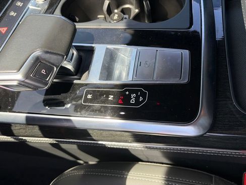 Used 2022 Audi Q8 Prestige w/ Prestige Package AWD/4WD image 19