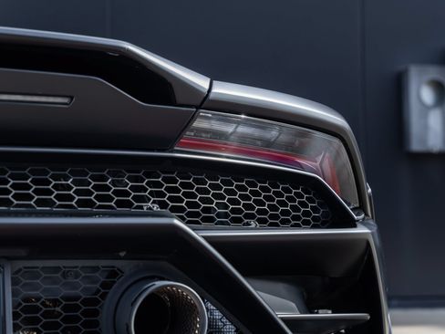 Used 2023 Lamborghini Huracan Sterrato AWD/4WD image 13