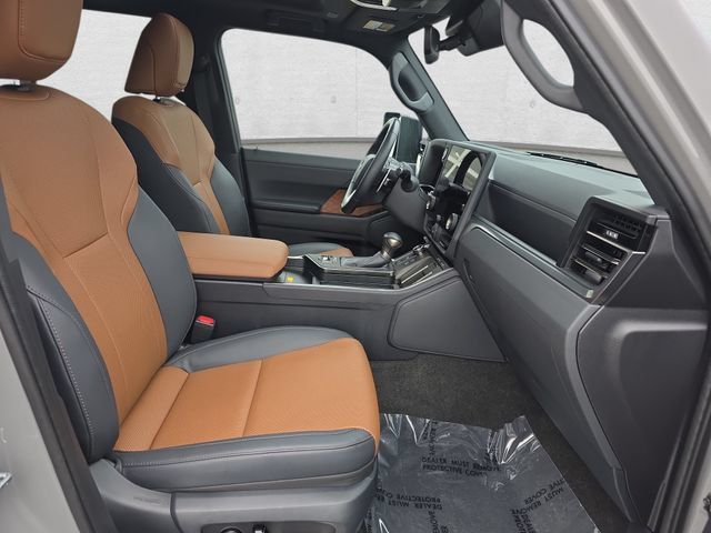 Certified 2024 Lexus GX 550 w/ Cold Area Package AWD/4WD image 10