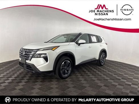 Used 2025 Nissan Rogue SV image 3