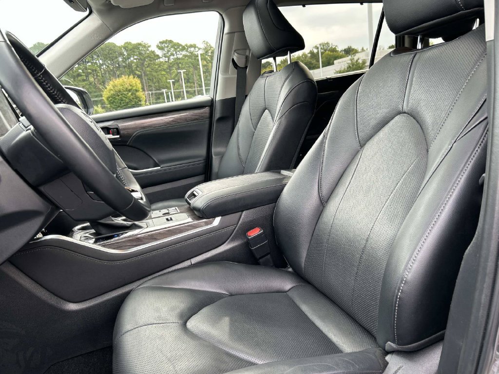 Used 2023 Toyota Highlander Limited AWD/4WD image 29