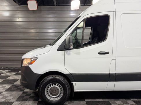 Used 2020 Mercedes-Benz Sprinter 2500 image 33