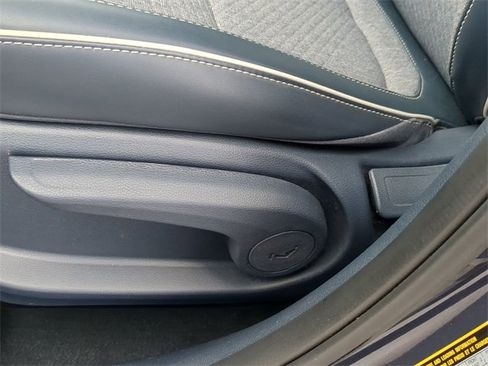 Used 2023 Hyundai Venue Limited image 14