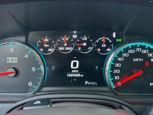 Used 2019 Chevrolet Suburban Premier AWD/4WD image 22
