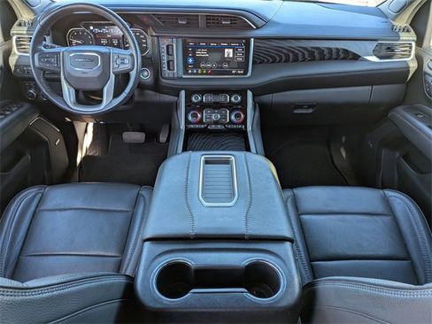 Used 2021 GMC Yukon Denali w/ Denali Premium Package image 17