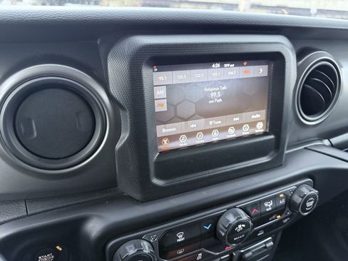 Used 2023 Jeep Wrangler Sport S image 15