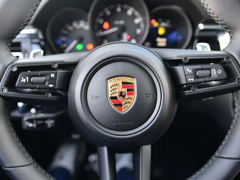 Used 2026 Porsche Macan image 33