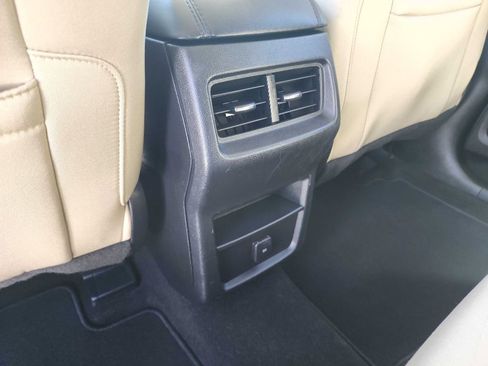 Used 2019 Ford Edge SE image 29