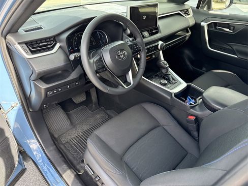 Used 2024 Toyota RAV4 SE image 11