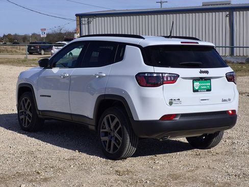 New 2026 Jeep Compass Latitude image 5
