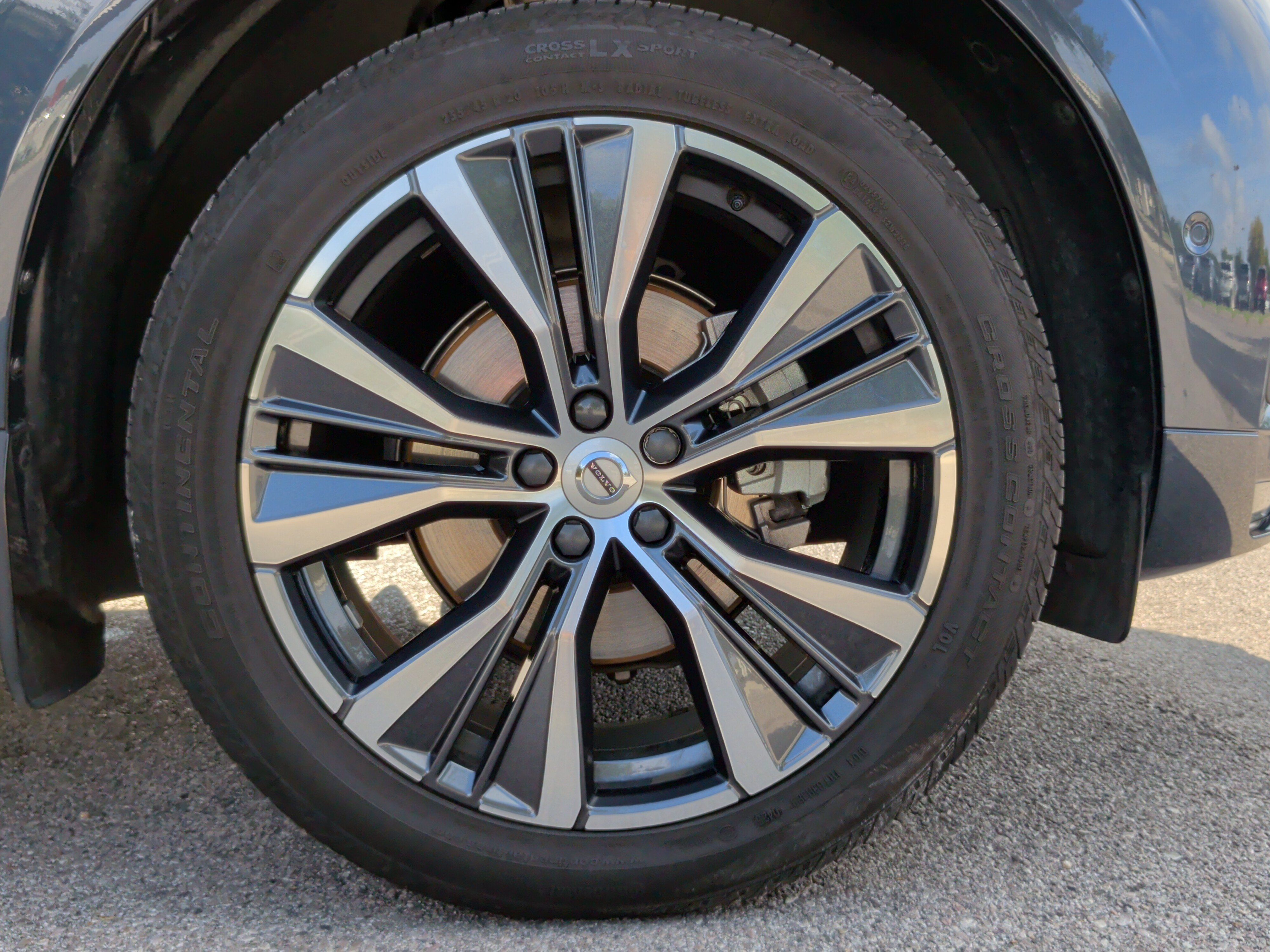 Used 2022 Volvo XC60 B5 Momentum w/ Advanced Package AWD/4WD image 11