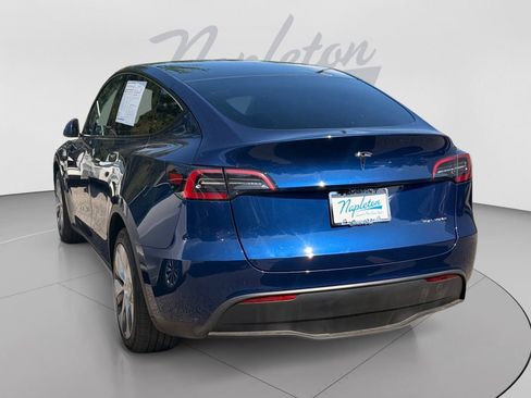 Used 2024 Tesla Model Y Long Range AWD/4WD image 3