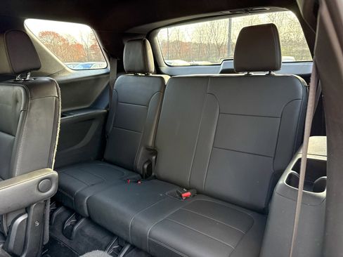 Used 2023 Chevrolet Traverse LT image 22
