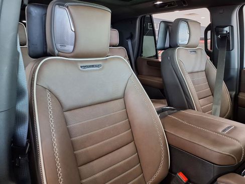 Used 2026 GMC Yukon Denali Ultimate AWD/4WD image 8