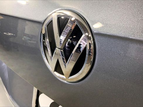 Used 2021 Volkswagen Tiguan S FWD image 8