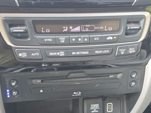 Used 2019 Honda Pilot Elite image 16
