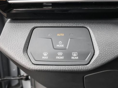 Certified 2025 Volkswagen ID.4 Pro AWD/4WD image 18