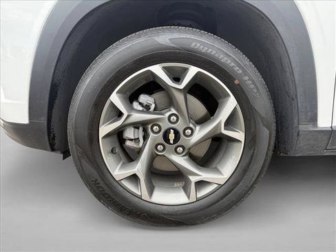 Used 2025 Chevrolet Trax LT FWD image 26