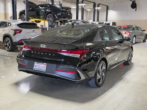 Certified 2025 Hyundai Elantra Sport FWD image 7
